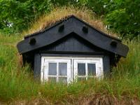 Gaubenfenster im Grasdach in Tórshavn_Insel Streymoy